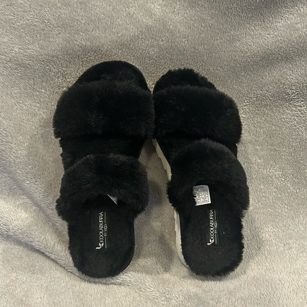 EUC Koolaburra by UGG black slide/slippers size 7